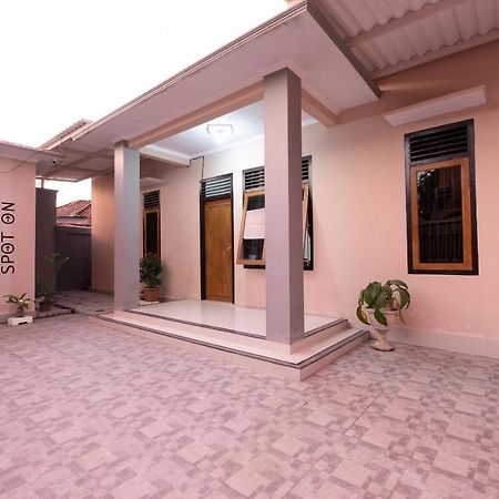 Spot On 1784 Tnc Residence Syariah Mataram Kültér fotó