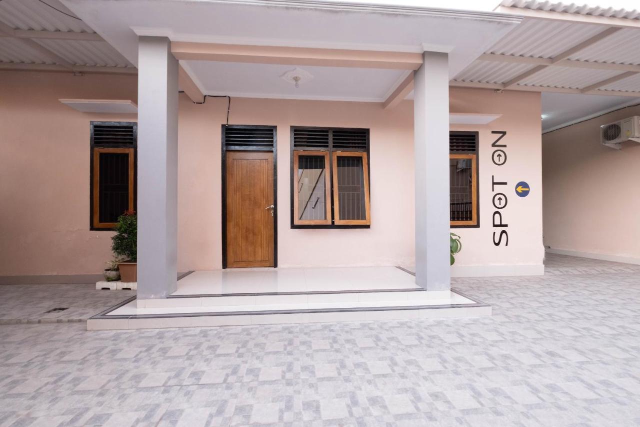 Spot On 1784 Tnc Residence Syariah Mataram Kültér fotó