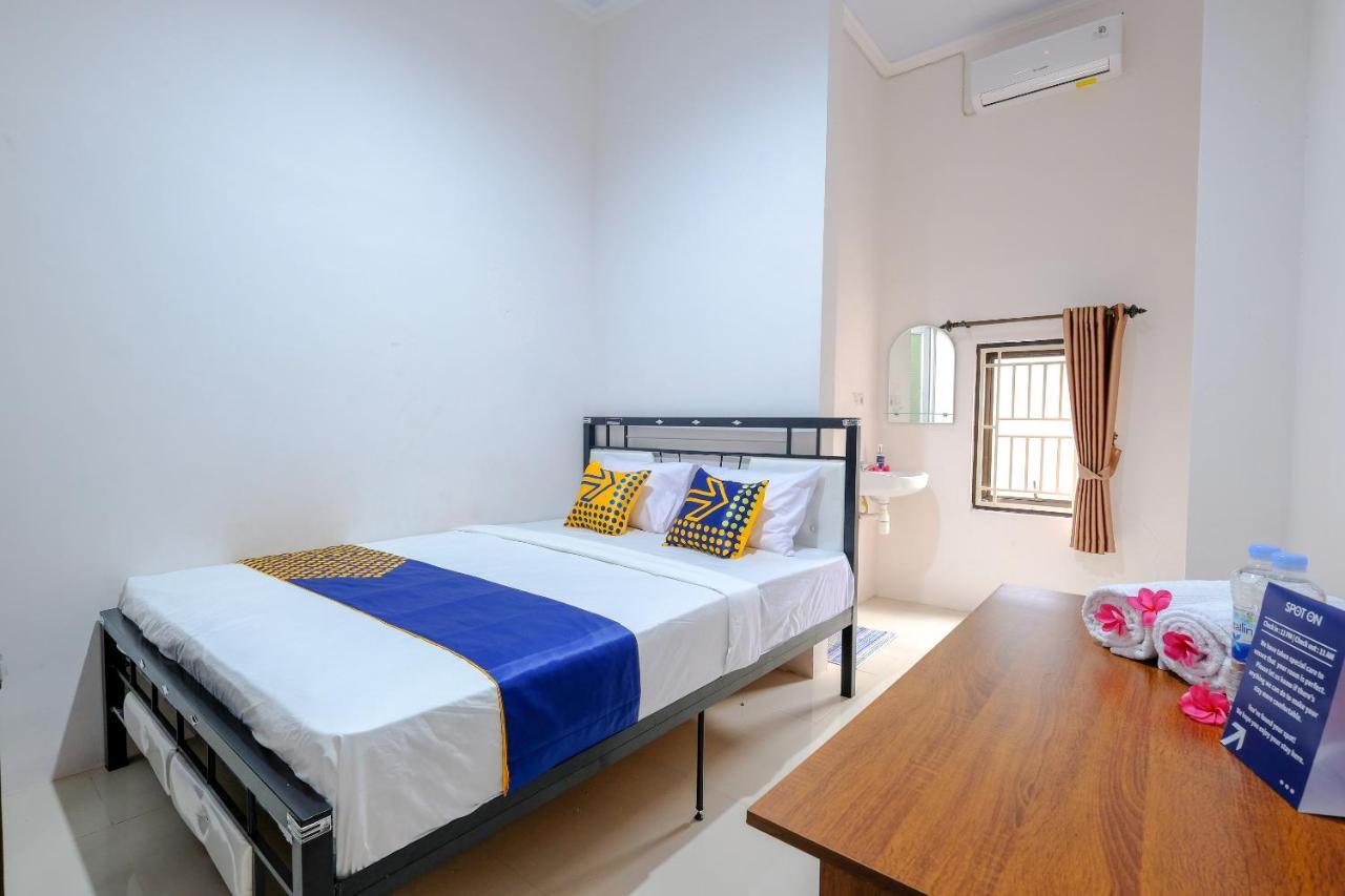 Spot On 1784 Tnc Residence Syariah Mataram Kültér fotó