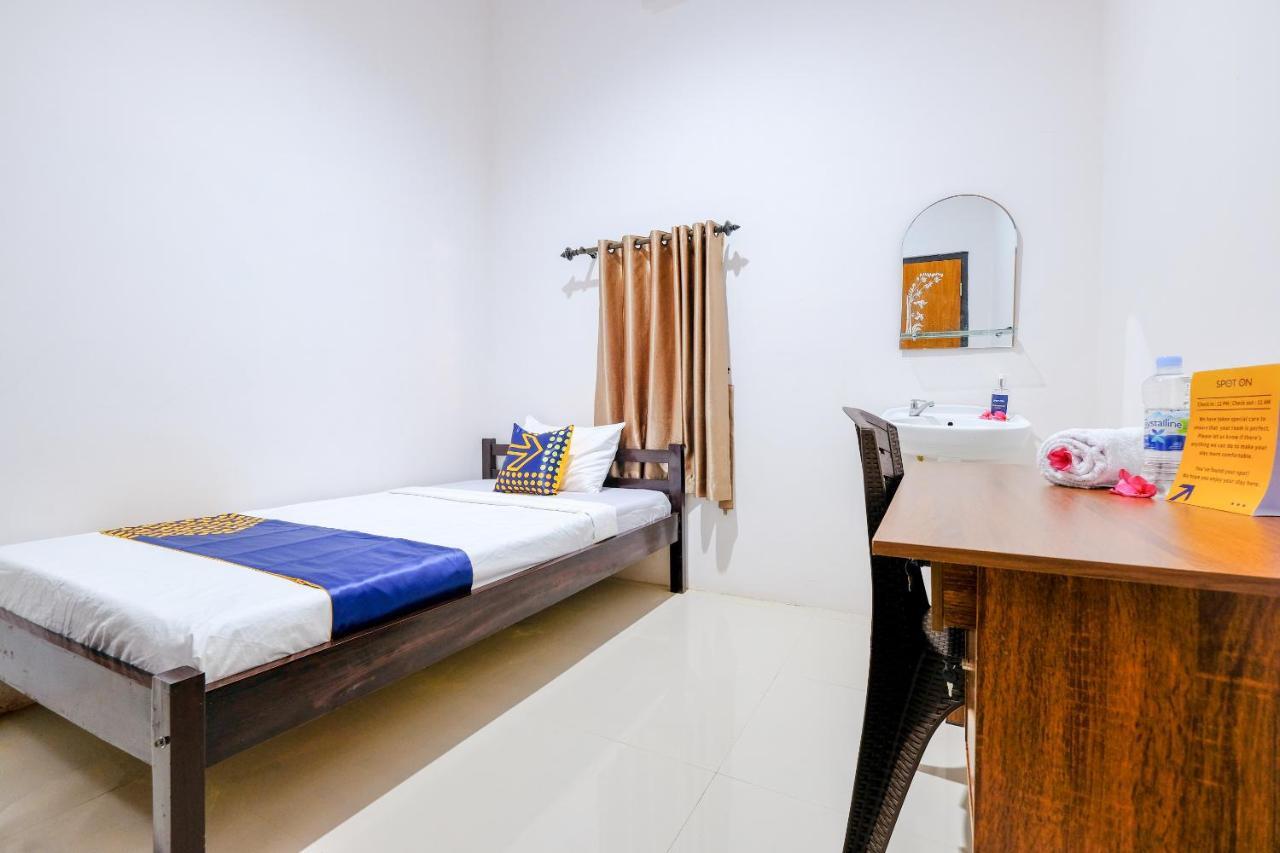 Spot On 1784 Tnc Residence Syariah Mataram Kültér fotó